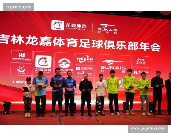 足球续约谈判关键进展揭示 球员与俱乐部的未来关系逐步明朗 足球续约谈判关键进展揭示 球员与俱乐部的未来关系逐步明朗