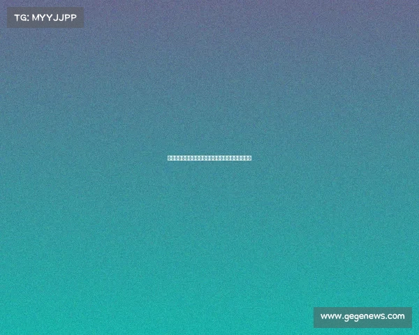 足球场上的巅峰对决：球星们激烈较量，谁能称霸赛场